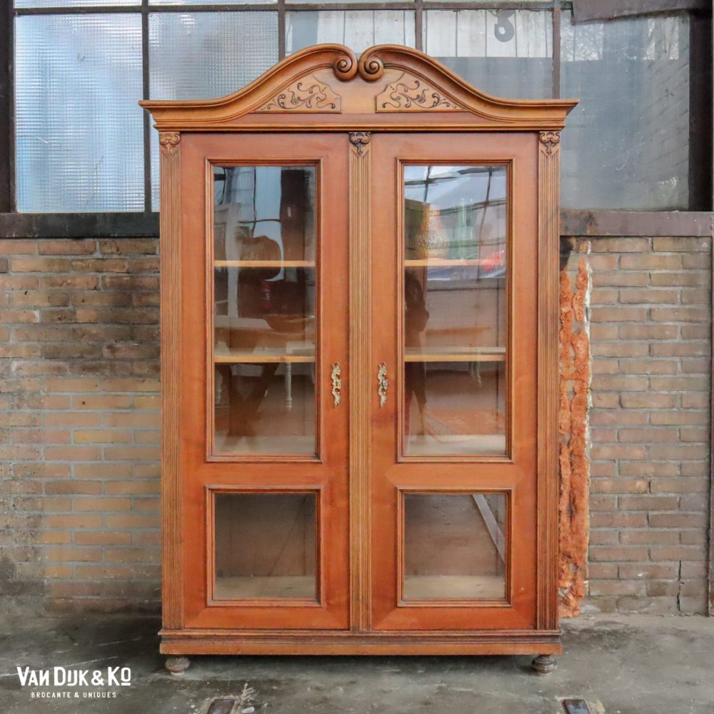 Vintage houten vitrinekast