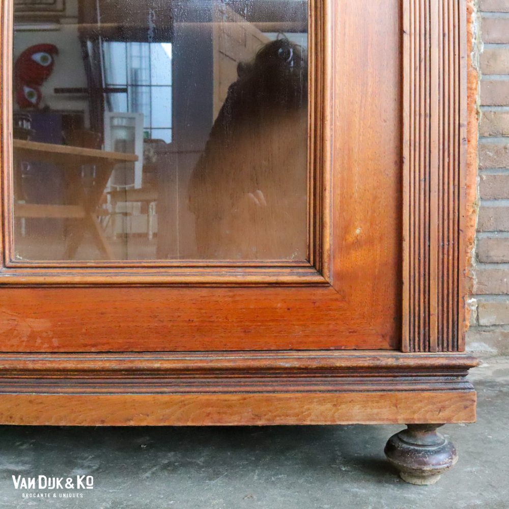 Vintage houten vitrinekast - Afbeelding 9