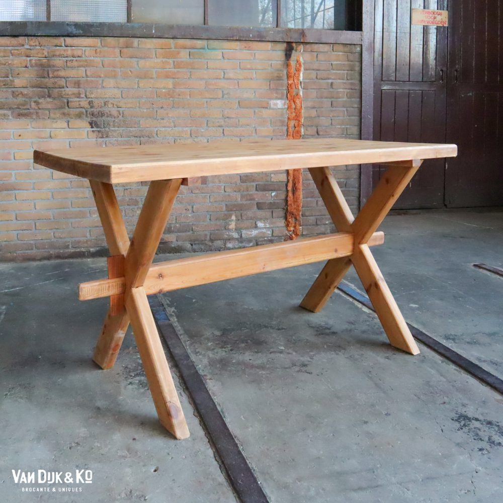 houten kruispoot tafel