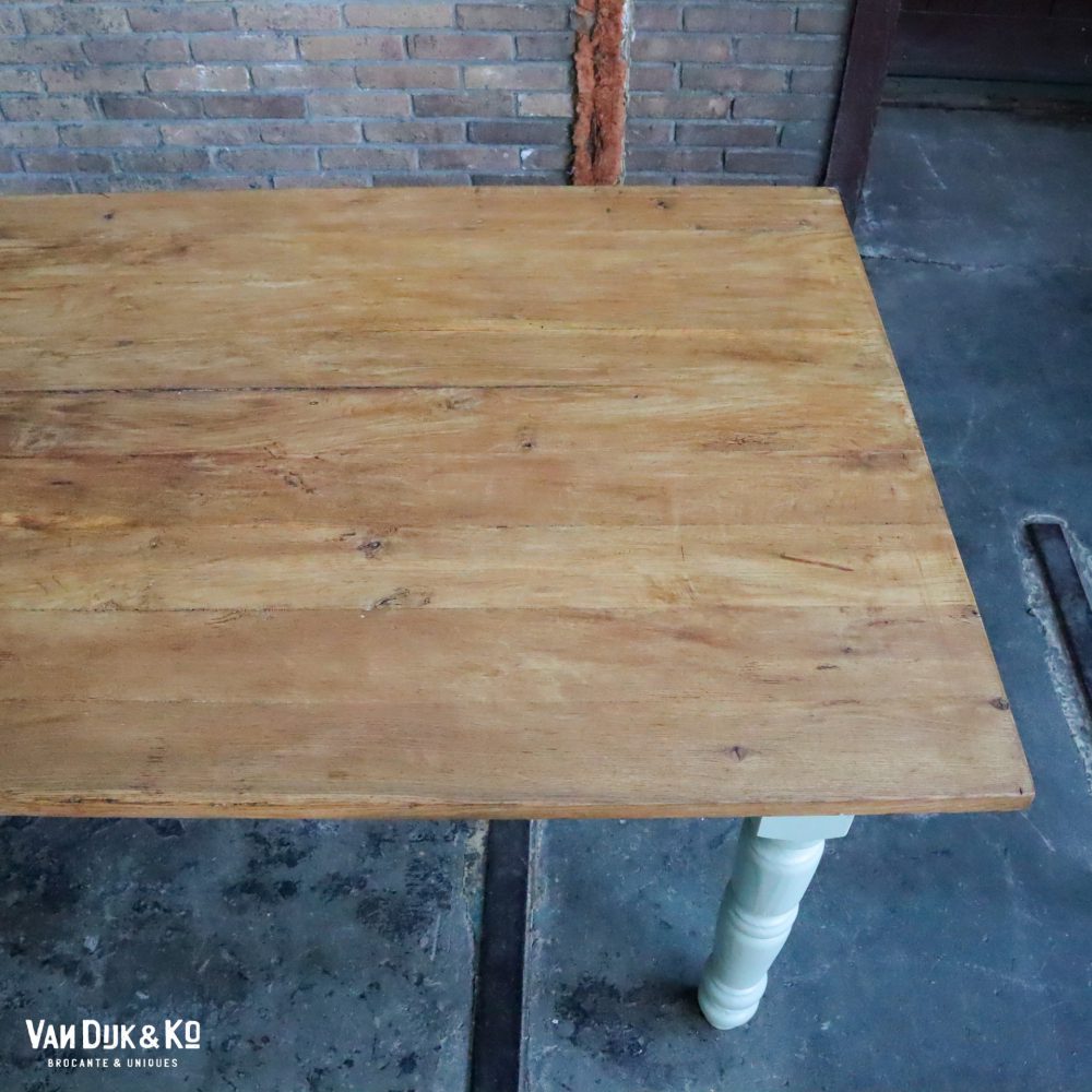 Houten tafel met groen onderstel - Afbeelding 3