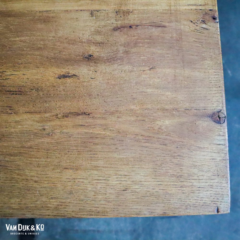 Houten tafel met groen onderstel - Afbeelding 4