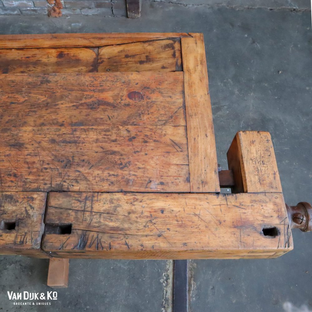 Vintage werkbank met bankschroef - Afbeelding 6