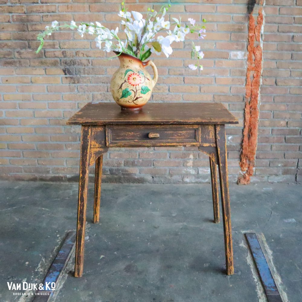 Brocante houten tafeltje