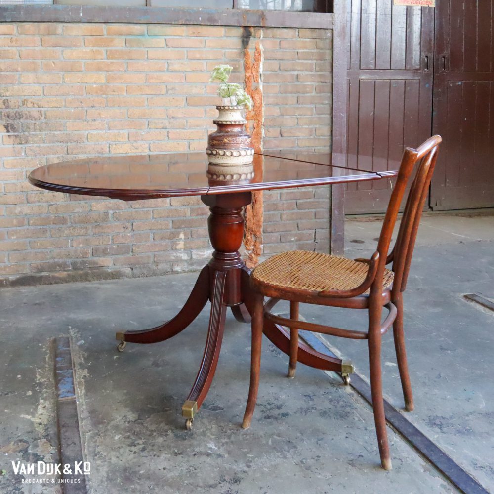 Uitschuifbare vintage tafel