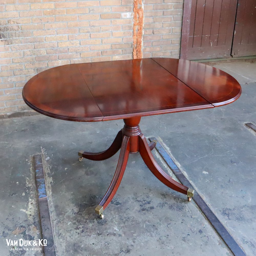 Uitschuifbare vintage tafel