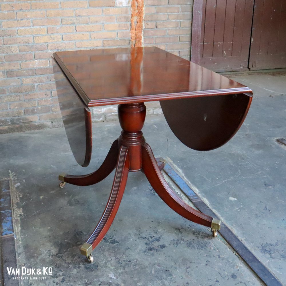 Uitschuifbare vintage tafel