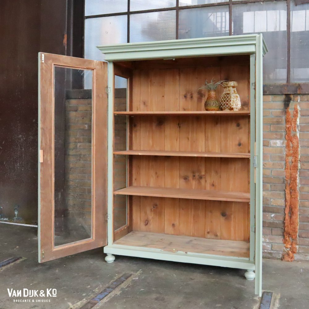 brocante vitrinekast