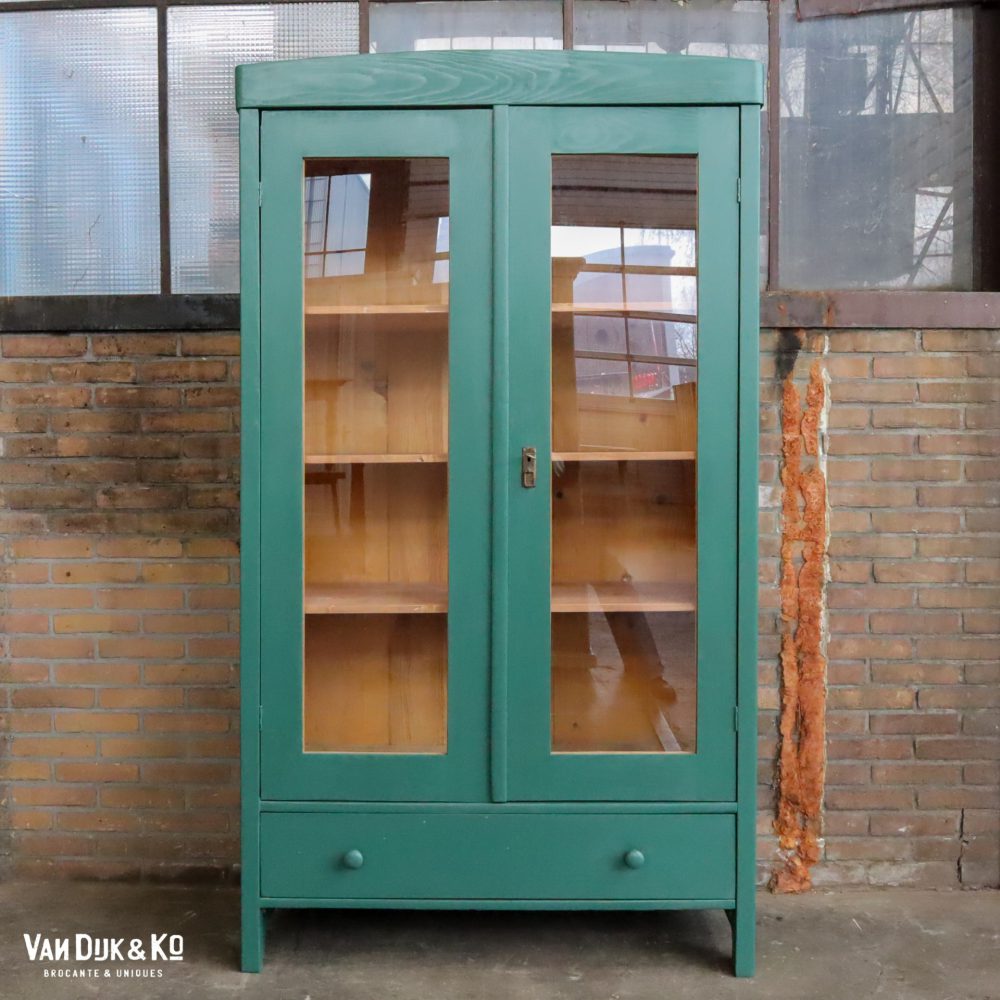 Groene vitrinekast