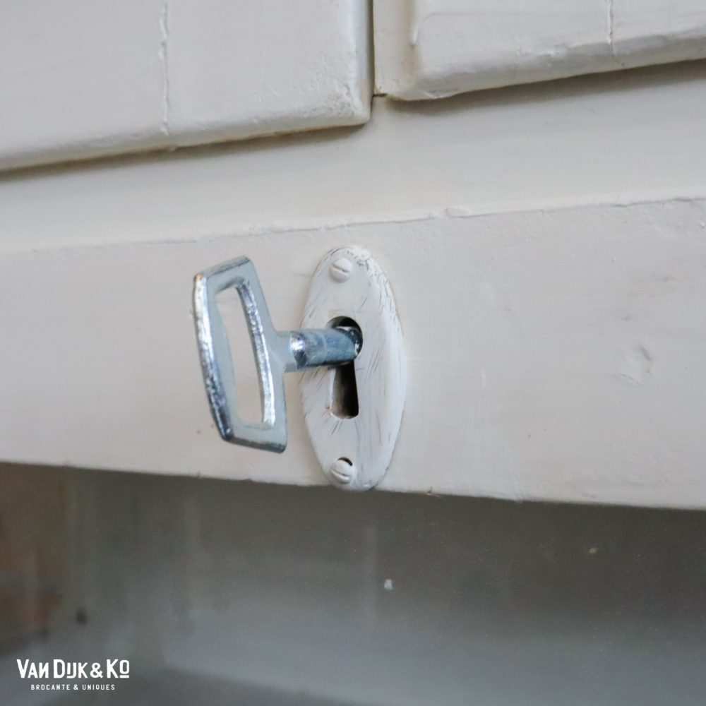 Witte houten vitrinekast - Afbeelding 11