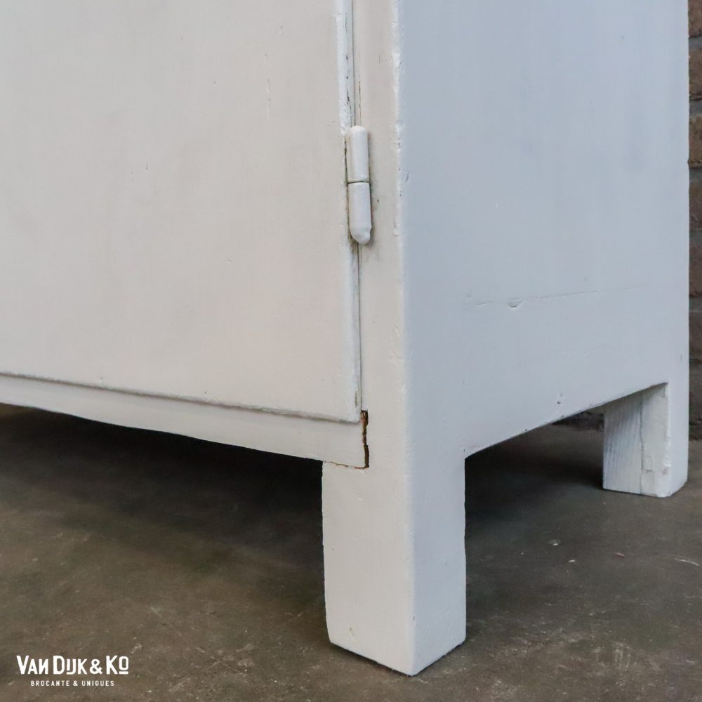 Witte houten vitrinekast - Afbeelding 9