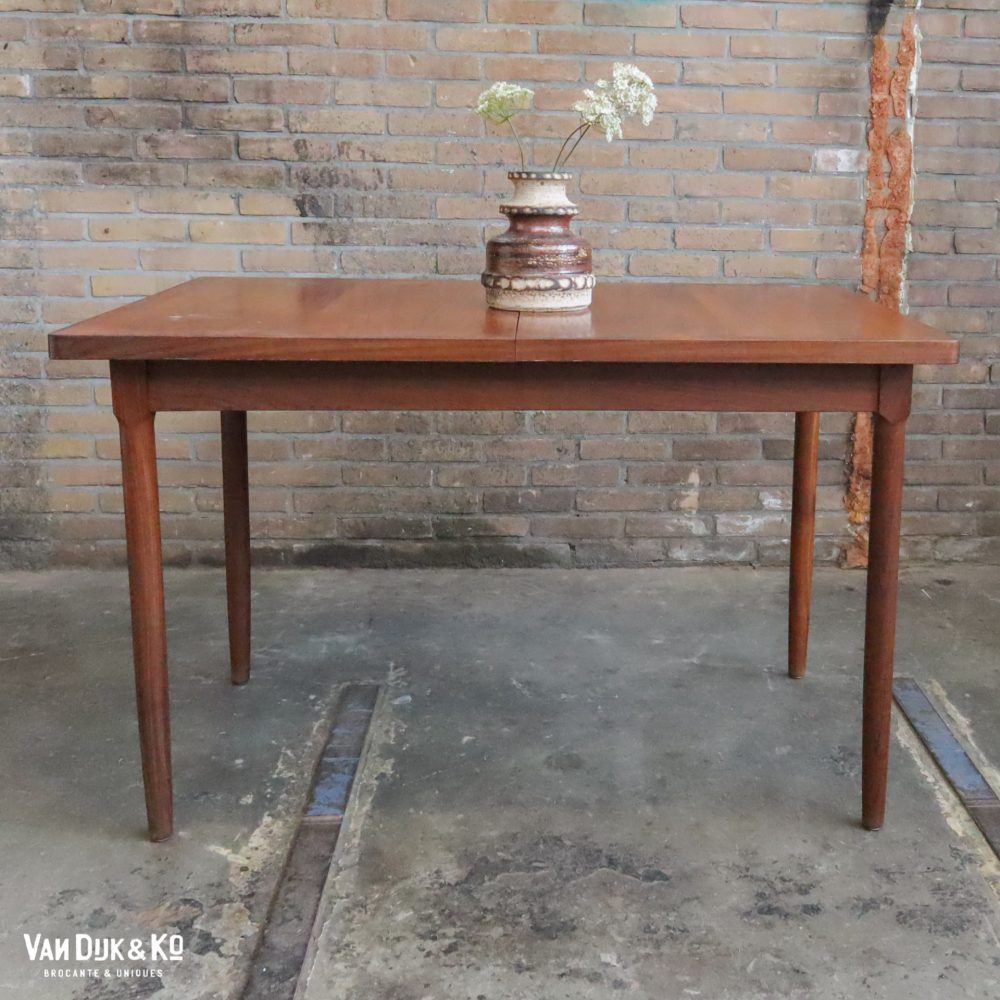 Uitschuifbare vintage tafel