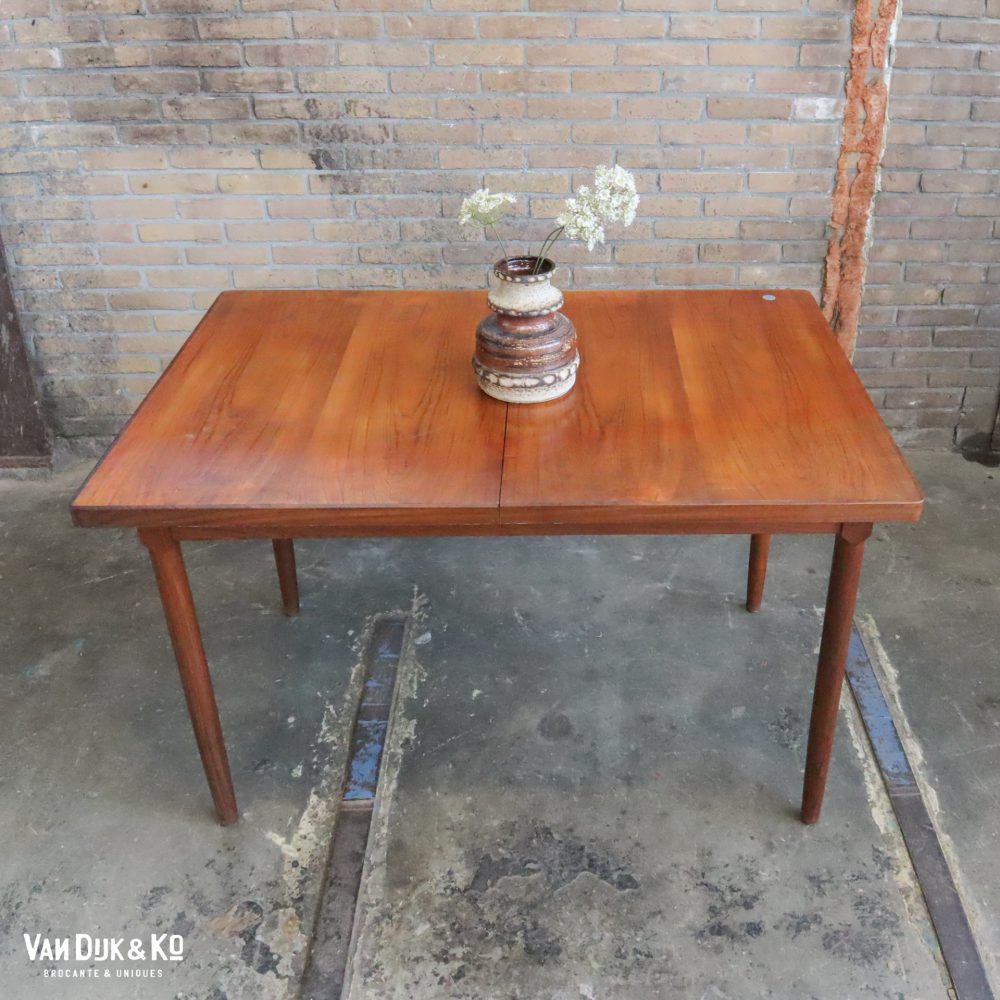 Uitschuifbare vintage tafel