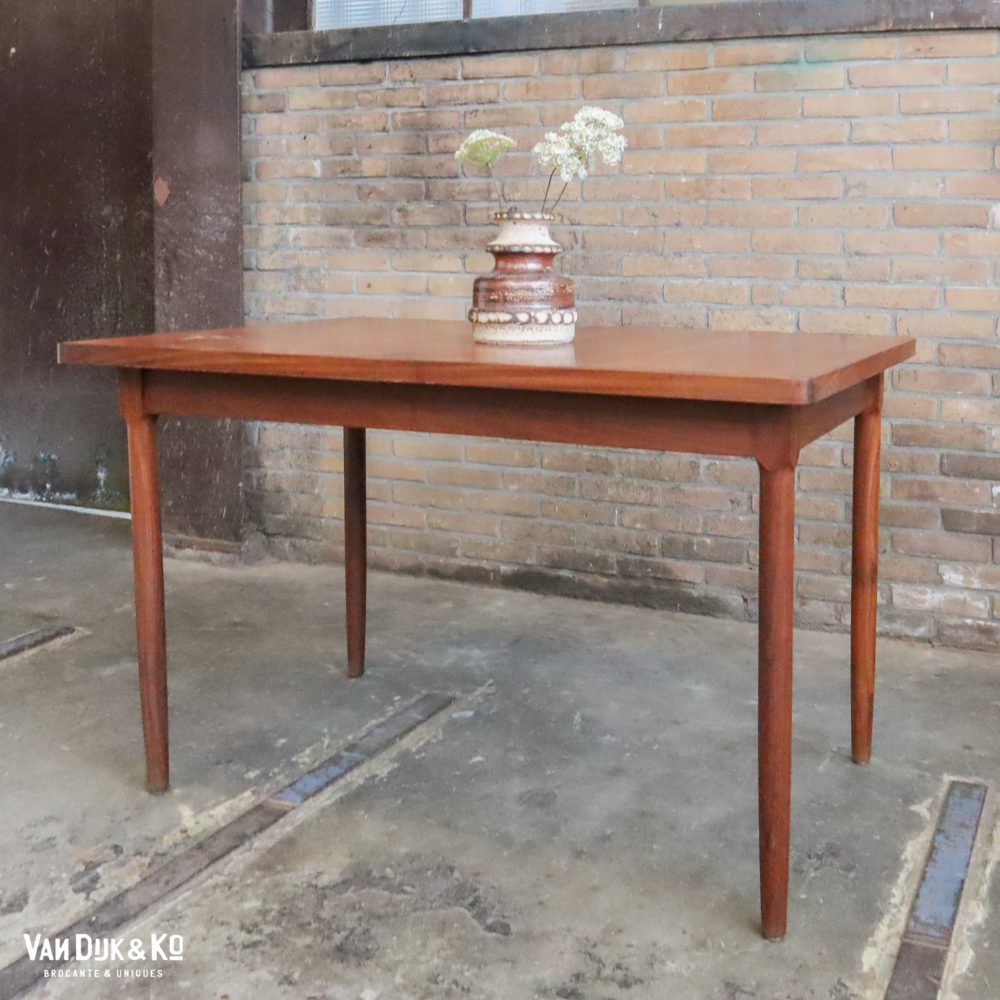 Uitschuifbare vintage tafel