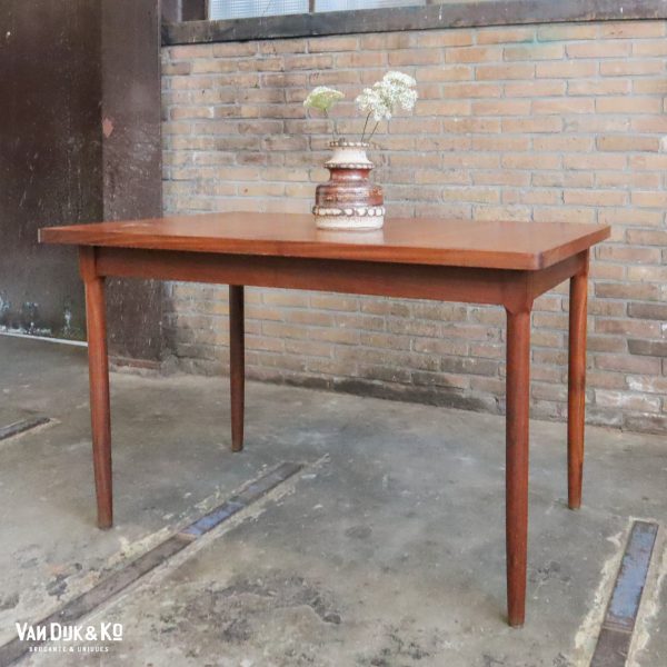 Uitschuifbare vintage tafel