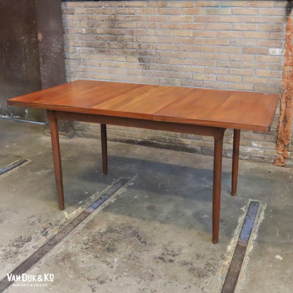 Uitschuifbare vintage tafel