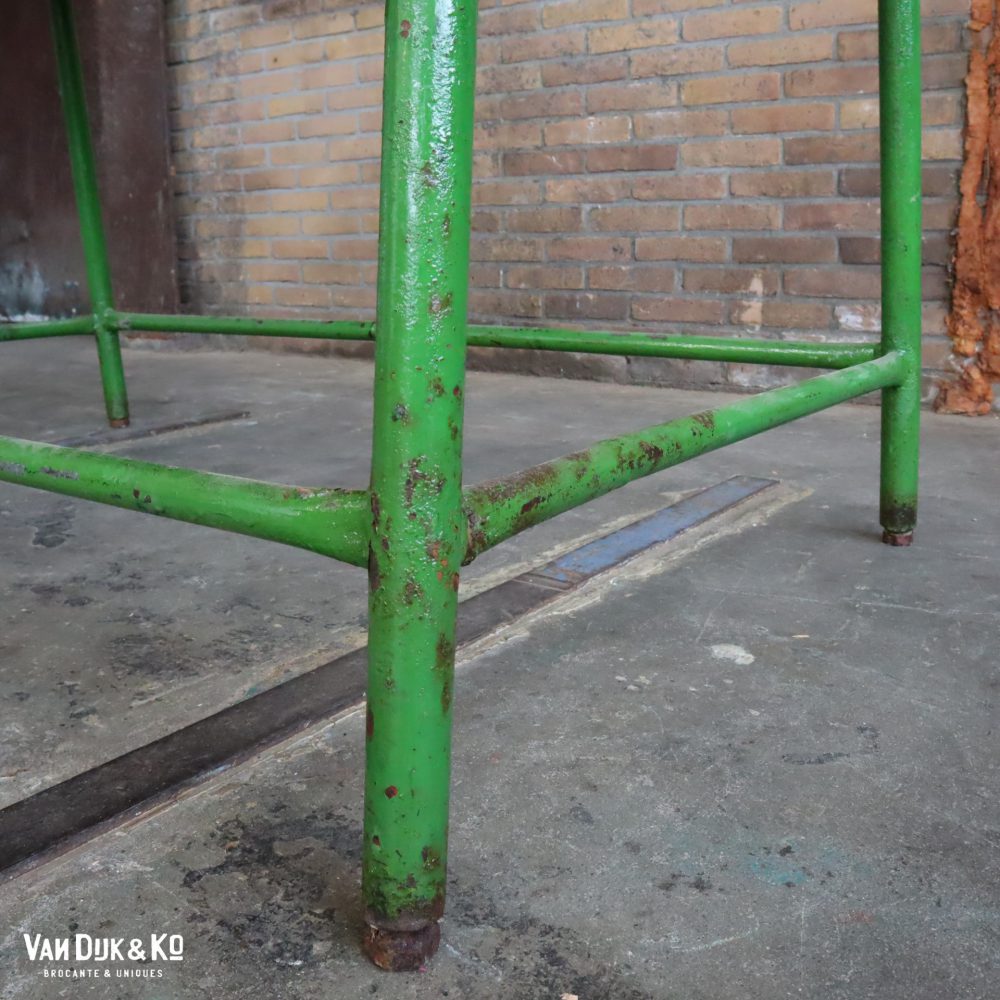 Industriële tafel met houten blad - Afbeelding 8