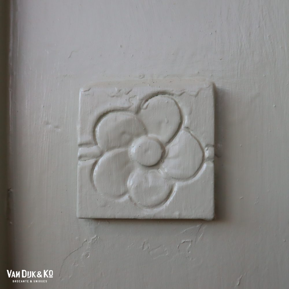 Brocante linnenkast met bloemen - Afbeelding 6