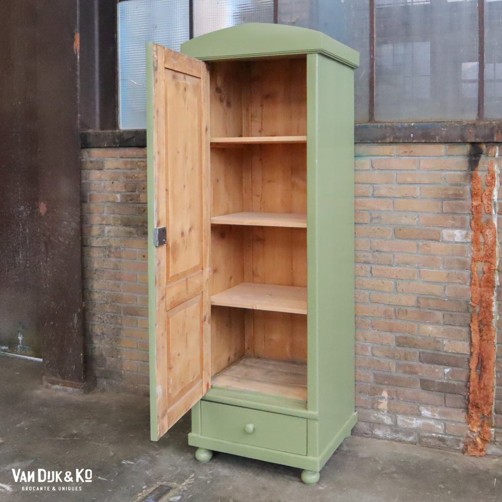 Groene linnenkast