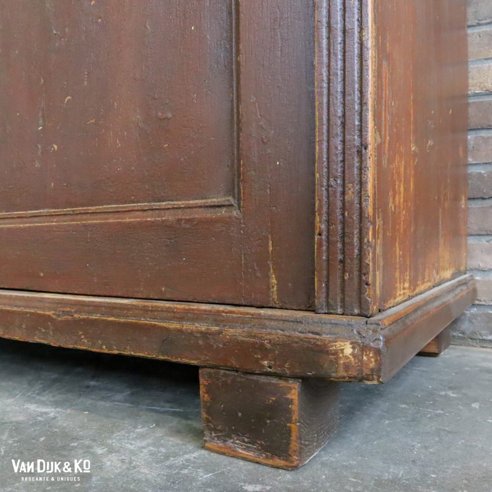 Bruin houten dressoir