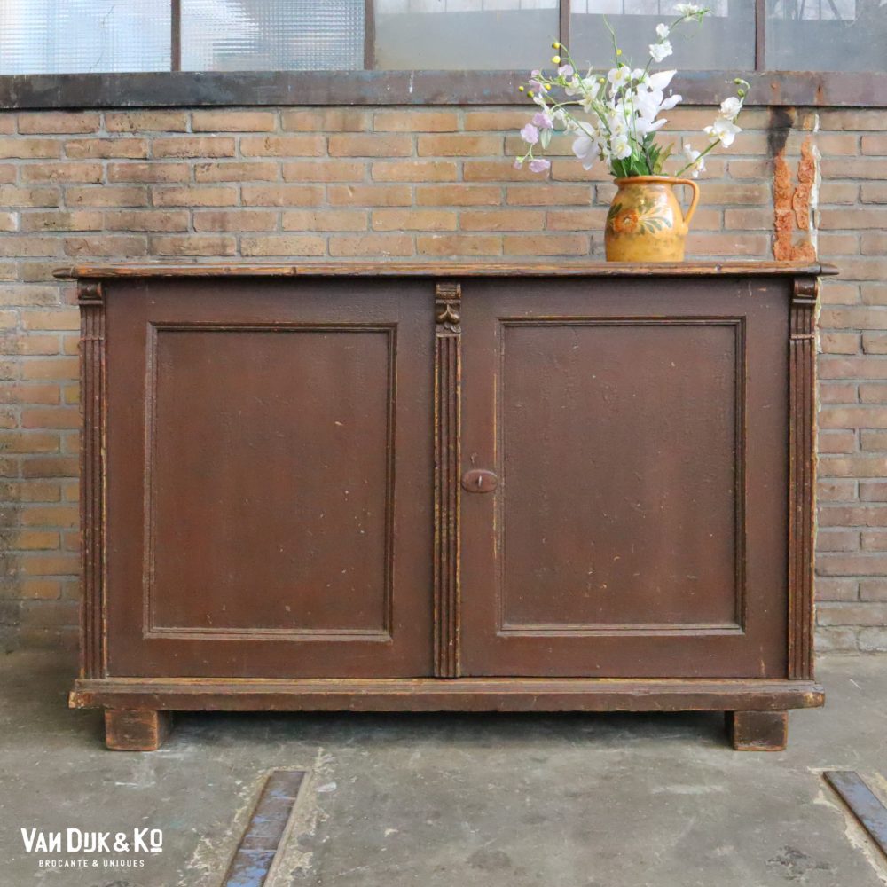 Bruin houten dressoir