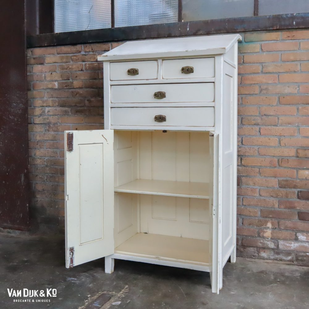 Brocante witte kast