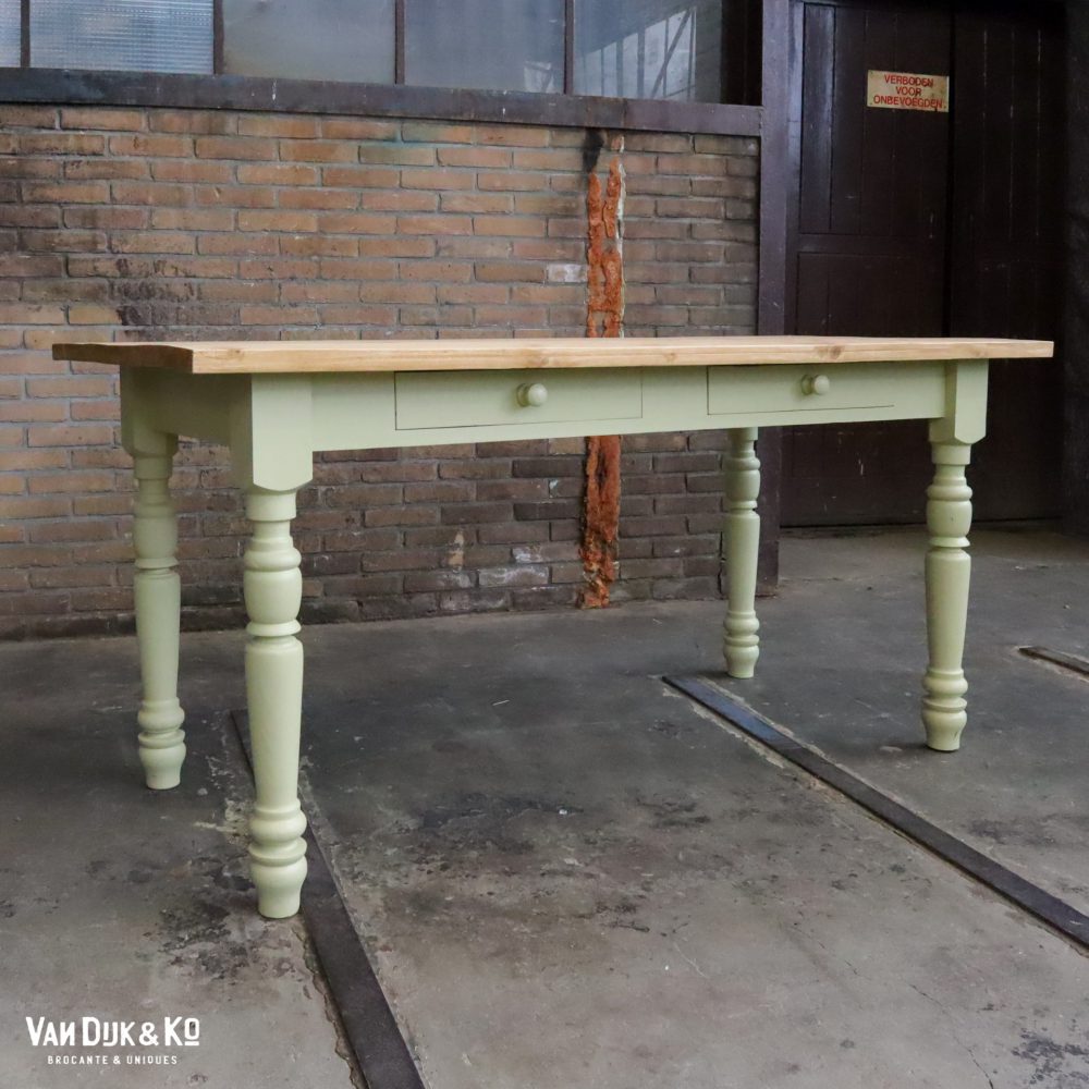 Mintgroene eettafel