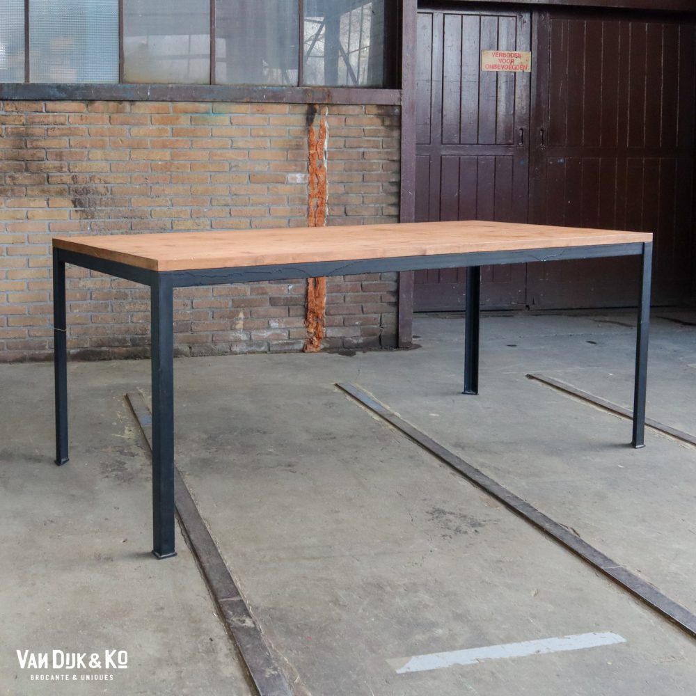 Industriële tafel