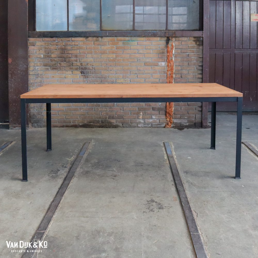 Industriële tafel