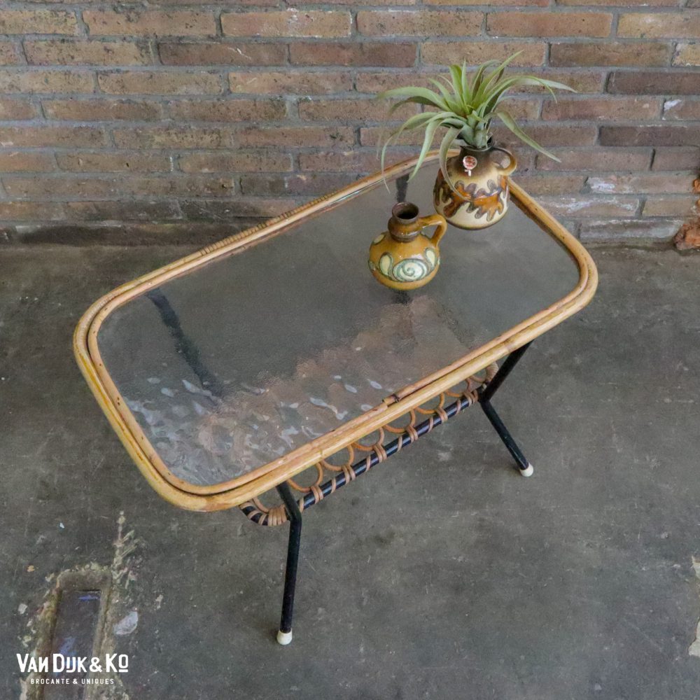 Rotan vintage tafeltje