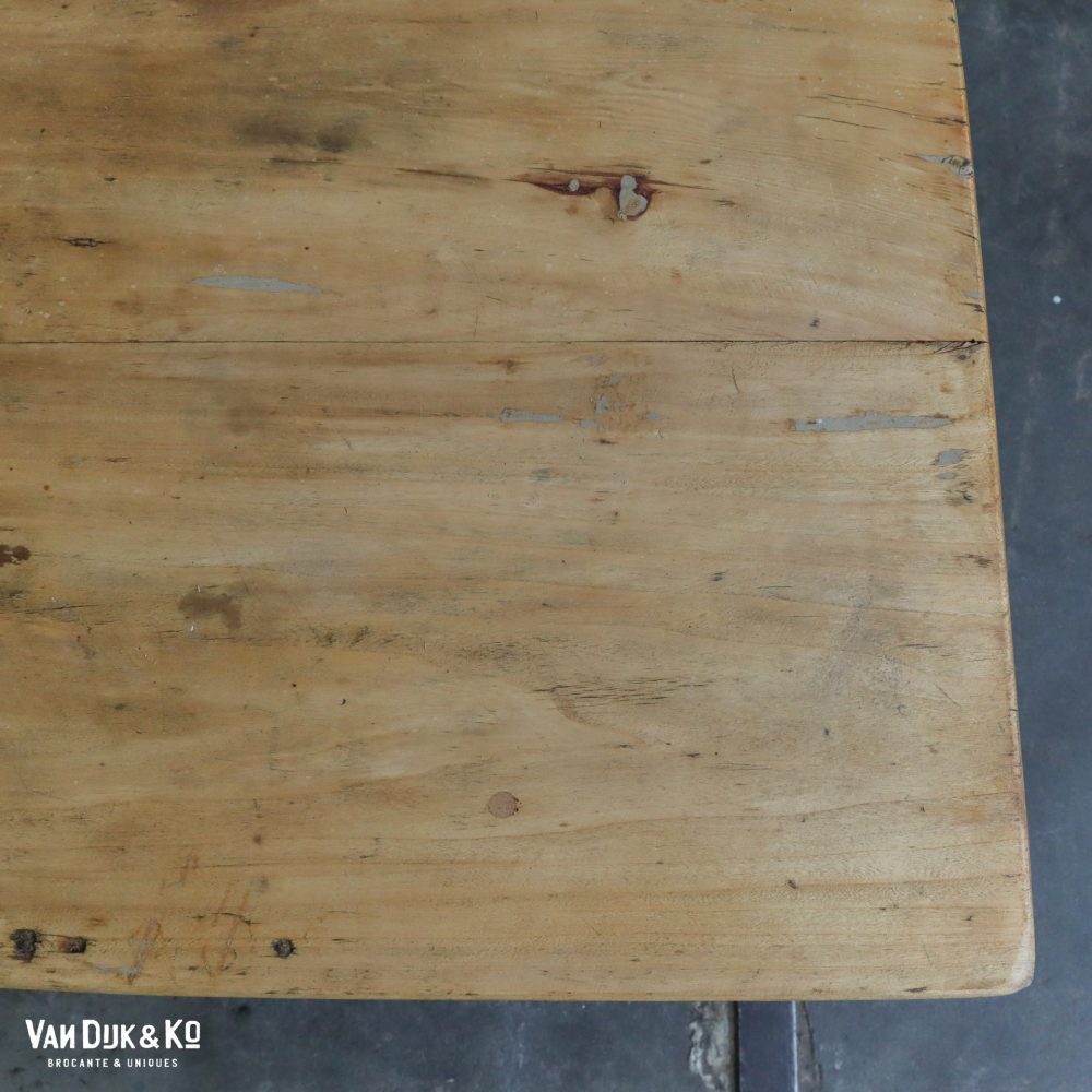 Houten groene tafel