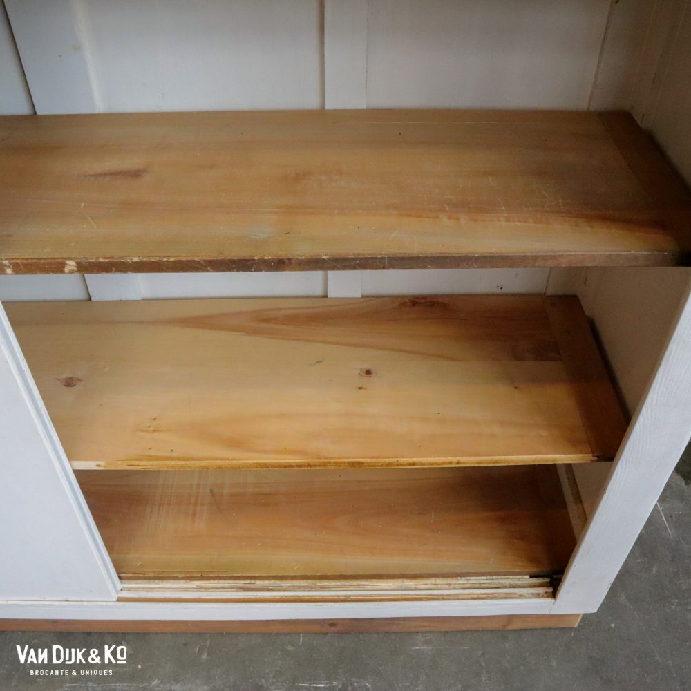 Brocante witte kastje met schuifdeuren - Afbeelding 5