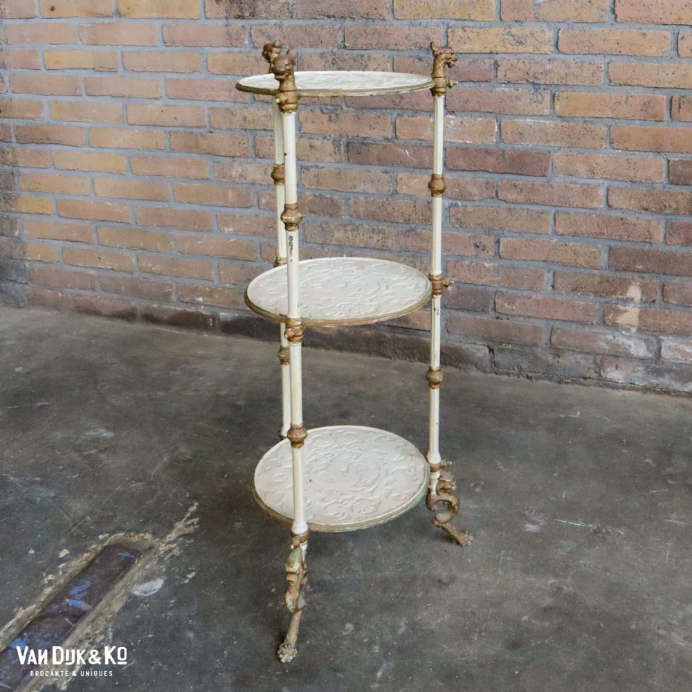 Vintage etagere