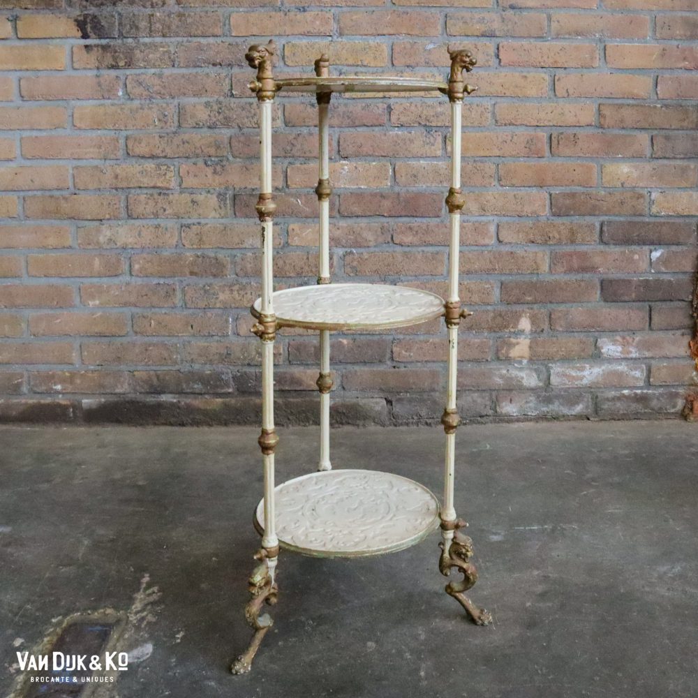 Vintage etagere