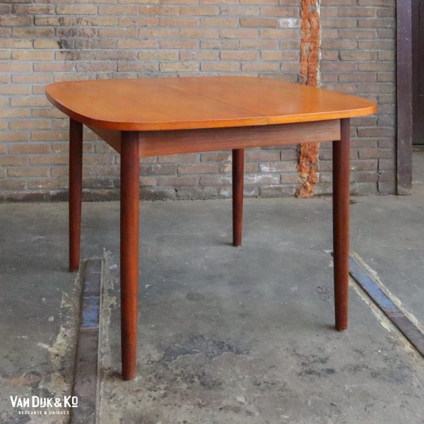 Uitschuifbare vintage tafel