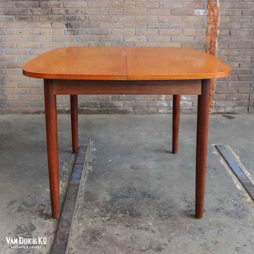 Uitschuifbare vintage tafel