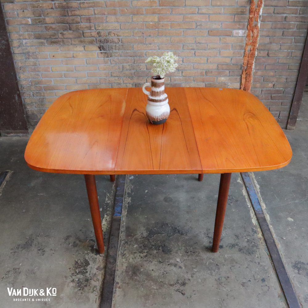 Uitschuifbare vintage tafel