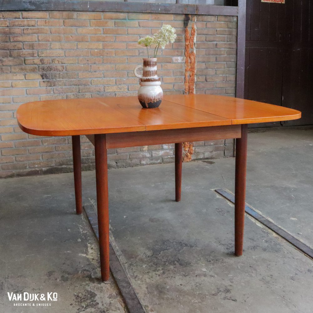 Uitschuifbare vintage tafel