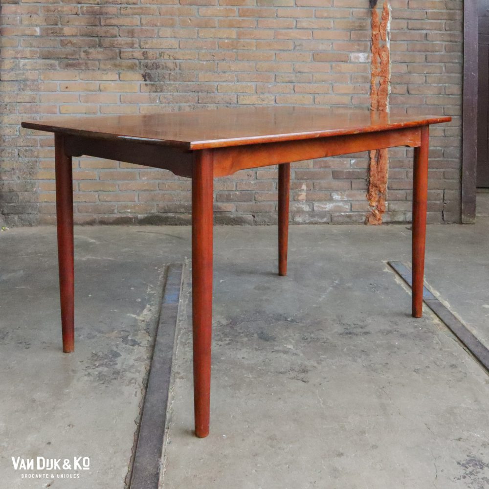 Uitschuifbare vintage tafel