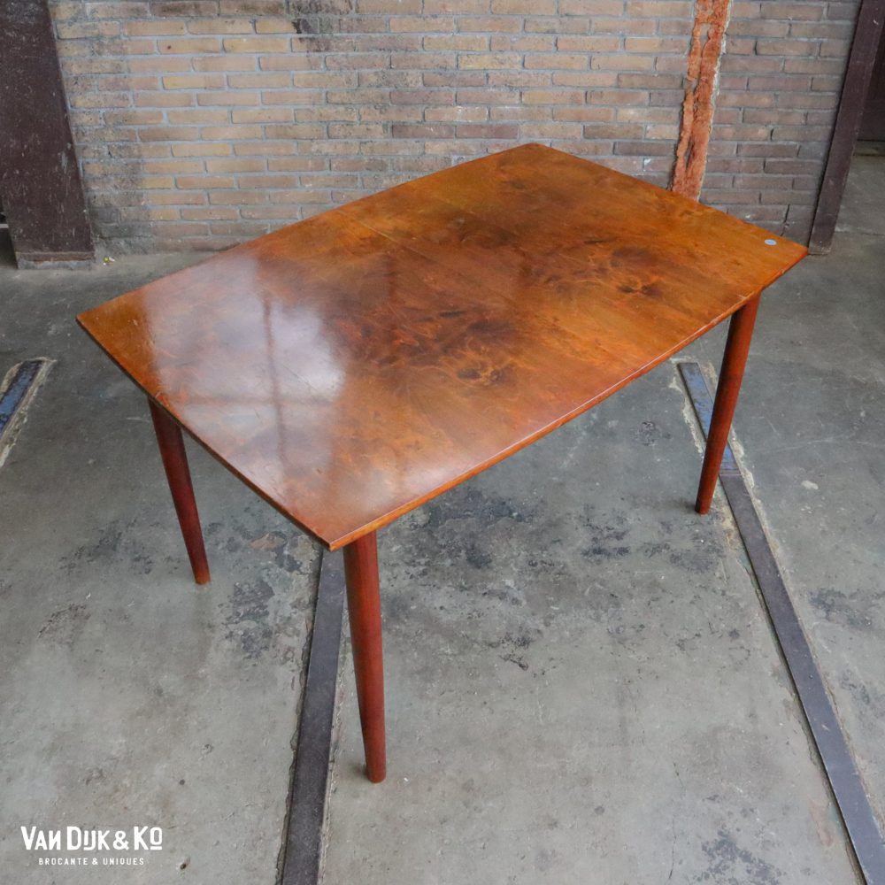 Uitschuifbare vintage tafel