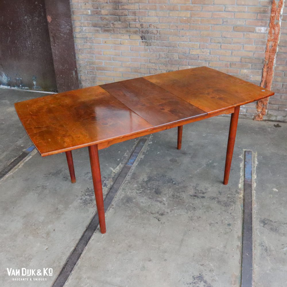 Uitschuifbare vintage tafel