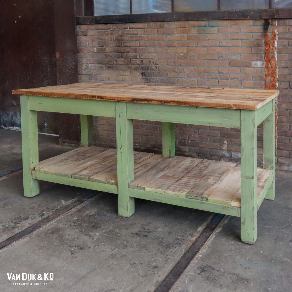 Groene houten werktafel