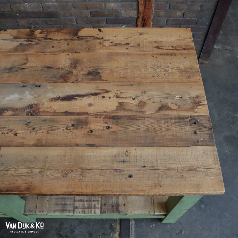 Groene houten werktafel