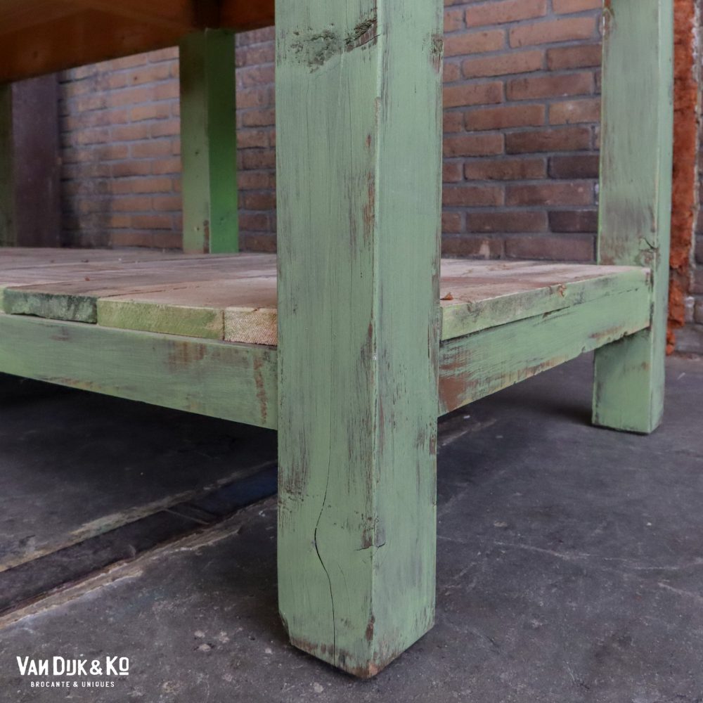 Groene houten werktafel