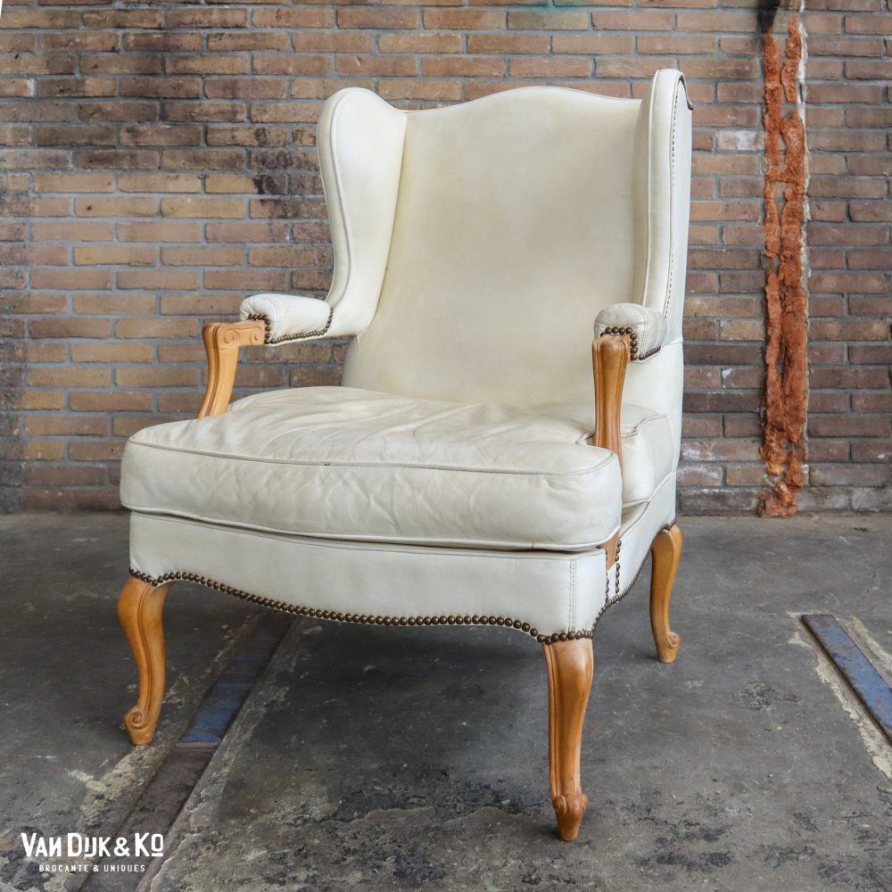 Witte fauteuil