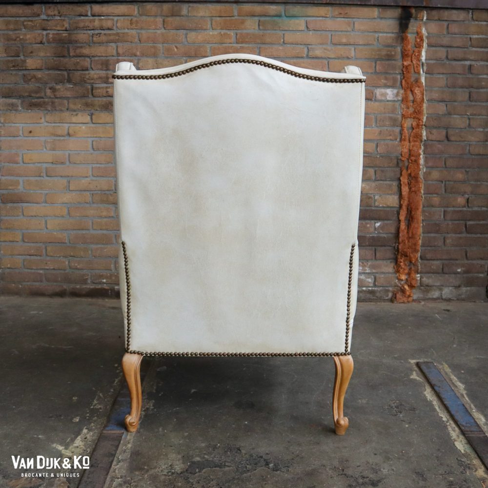 Witte fauteuil