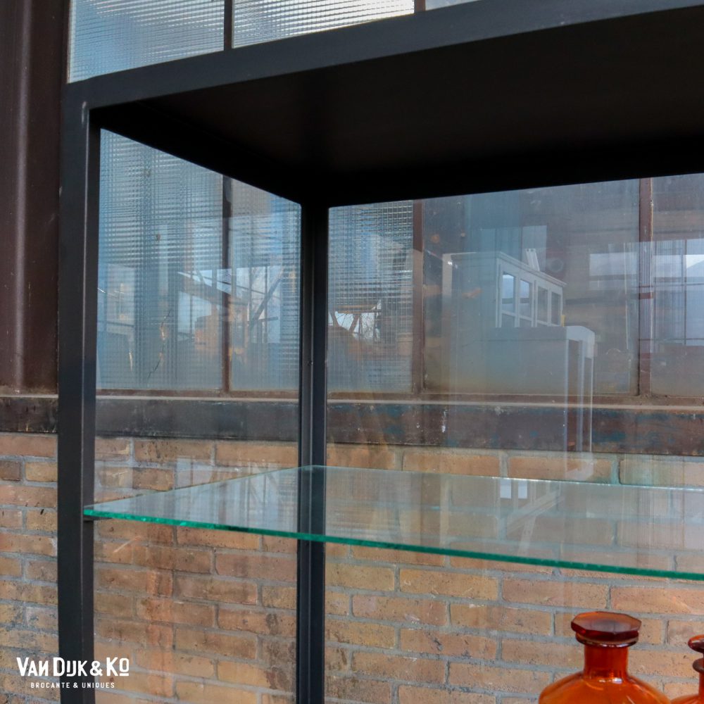 Industriële metalen vitrinekast