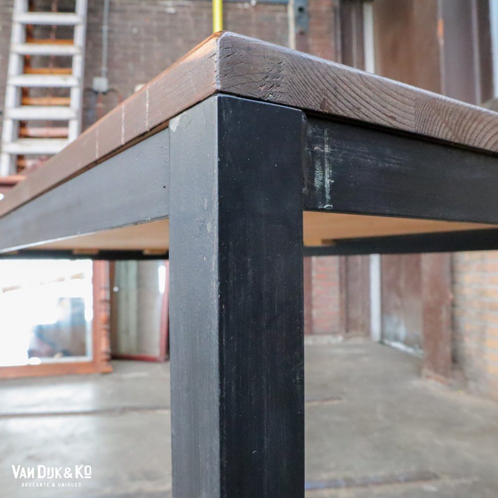 Tafel met zwart metalen frame - Afbeelding 6