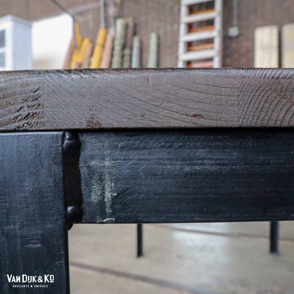 Tafel met zwart metalen frame - Afbeelding 7