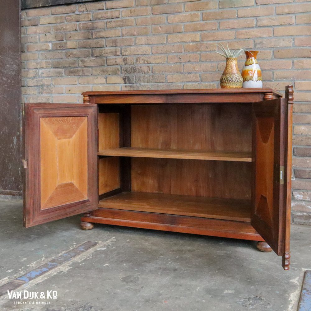 Antiek dressoir