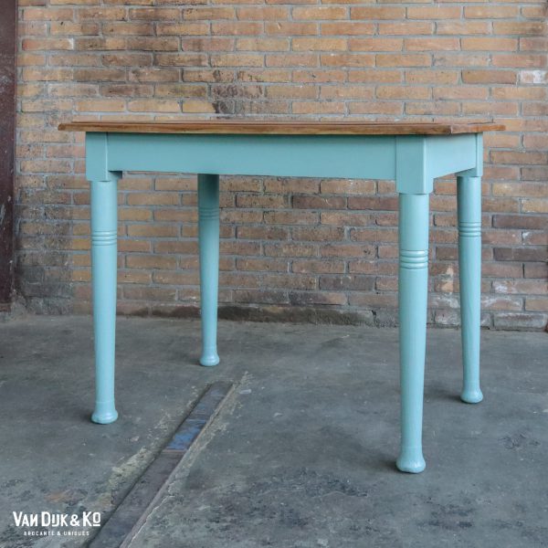 Blauwe tafeltje